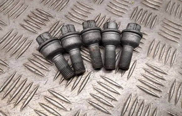 Audi Q3 F3 Nuts/bolts 