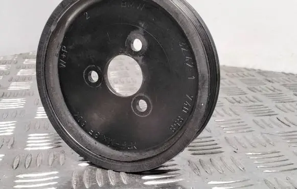 BMW 5 E39 Power steering pump pulley 32421740858