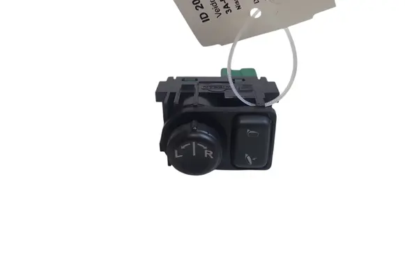 Nissan Qashqai Wing mirror switch