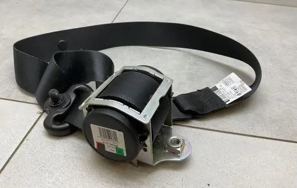 Ford Kuga I Front seatbelt 610116500B