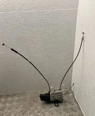 Hyundai Tucson JM Front door lock