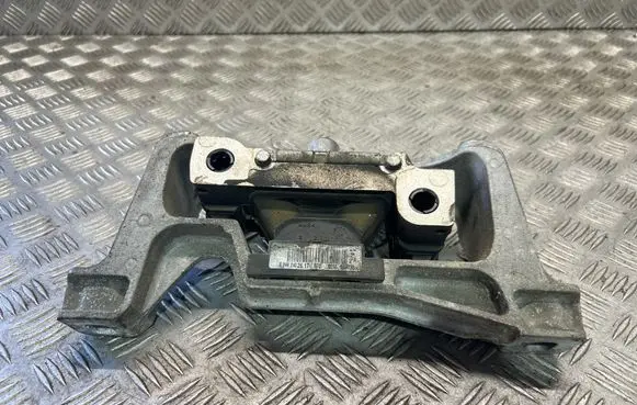 Mercedes-Benz A W176 Engine mount bracket A2462402617