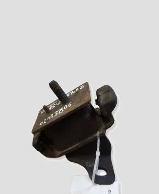 KIA Sorento Engine mount bracket