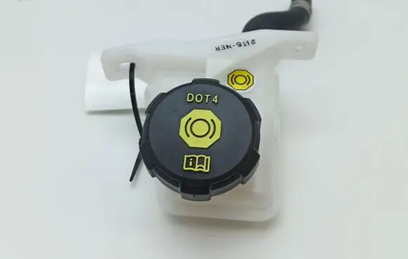 Hyundai Ioniq 5 Brake fluid reservoir 