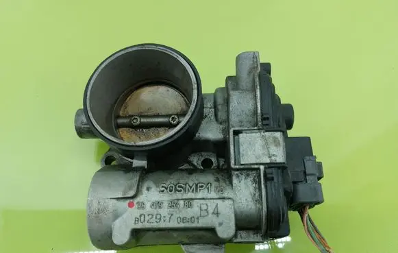 Peugeot 207 Throttle body valve 9647925480