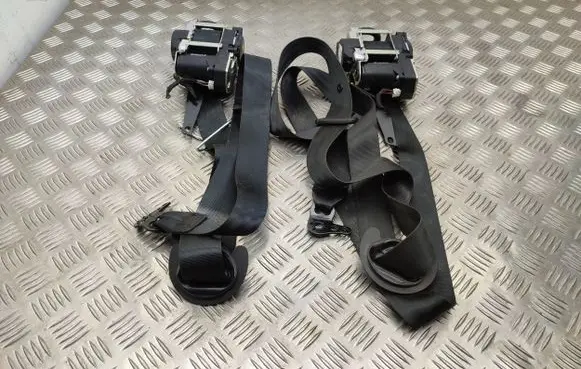 Volkswagen Touran III Front seatbelt 636202100A 636202200A