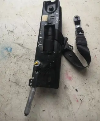 Volvo V70 Front seatbelt 39860303