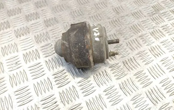 Volvo V70 Engine mount bracket 8683293