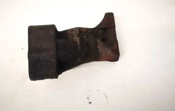 Engine mounting bracket