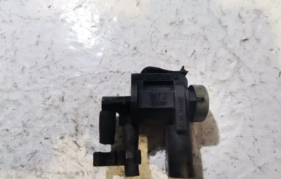 Volkswagen PASSAT B6 Vacuum valve 1K0906283A