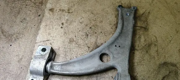 Volkswagen PASSAT CC Front lower control arm/wishbone 3C0407153B