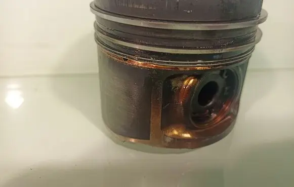 Opel Zafira B Piston 93178375