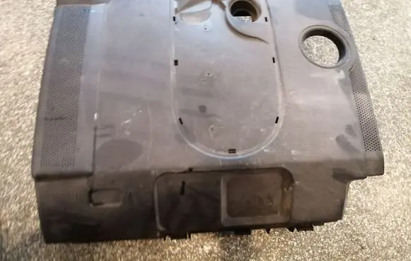 Volkswagen Touran I Engine cover (trim) 03C129607N