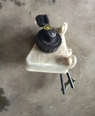 Ford Focus Master brake cylinder 98AB2C217AC