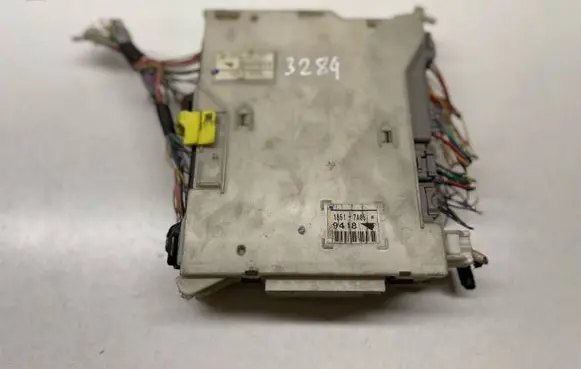 Lexus IS 220D-250-350 Fuse module 8273053050