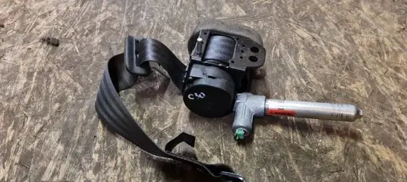 Volvo C30 Front seatbelt 30642226