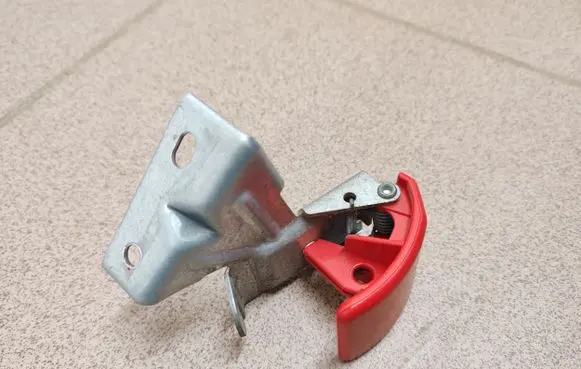 Volvo V50 Engine bonnet (hood) release handle