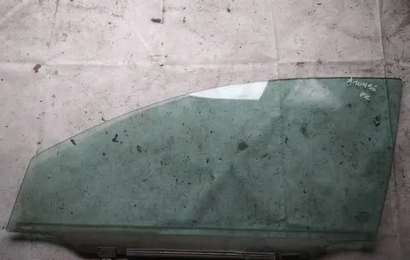 Toyota Avensis T250 Front door window glass four-door as2