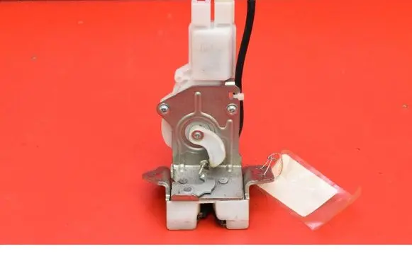Suzuki Swift II Tailgate/trunk/boot lock/catch/latch B6765