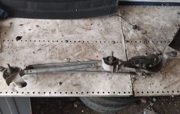 Opel Insignia A Wiper motor 13227393 AV1590601425
