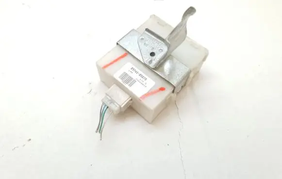 Toyota Avensis T250 Door central lock control unit/module 89741-05070