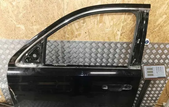 Cadillac Escalade IV Front door