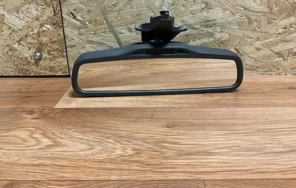 Rear view mirror (interior)