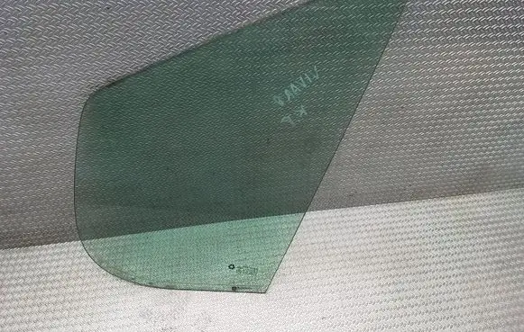 Opel Vivaro Front door vent window glass four-door 