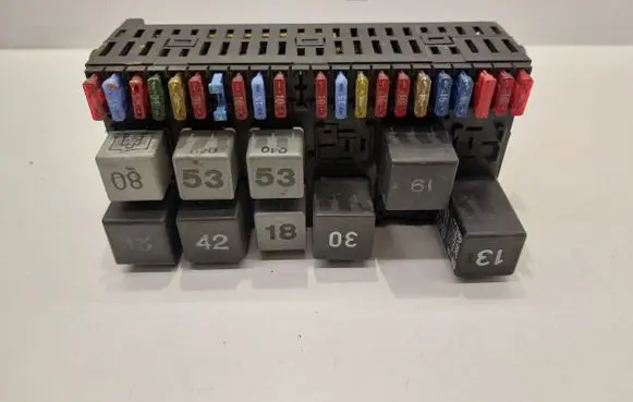 Volkswagen PASSAT B3 Fuse box set 357937039