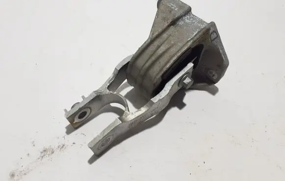 Volvo XC90 Engine mount bracket 31480553