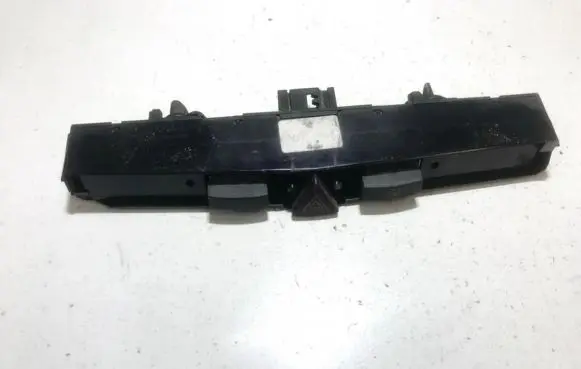 Opel Astra H Hazard light switch