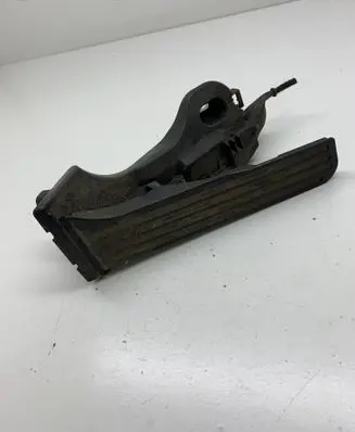 Volkswagen Touran I Accelerator throttle pedal 1T1723503H 6PV00868901