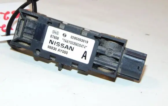 Nissan Primera Airbag deployment crash/impact sensor 98830AY000 0285003019