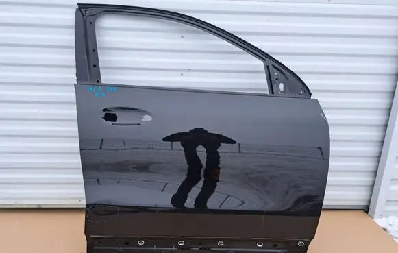 Mercedes-Benz GLA H247 Front door A2477224201