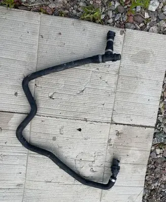 BMW 5 F10 F11 Engine coolant pipe/hose 8511848