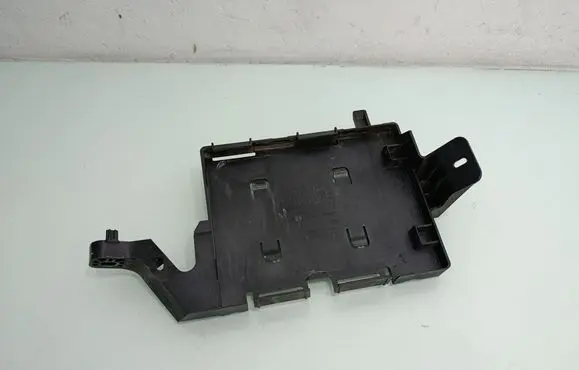 Buick Encore GX I Engine control unit holder 688330893