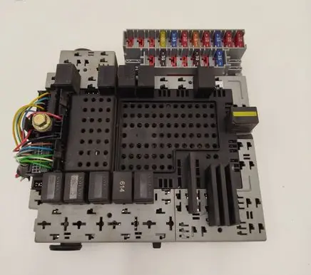 Volvo V70 Fuse module 8622520 08679899 08696098