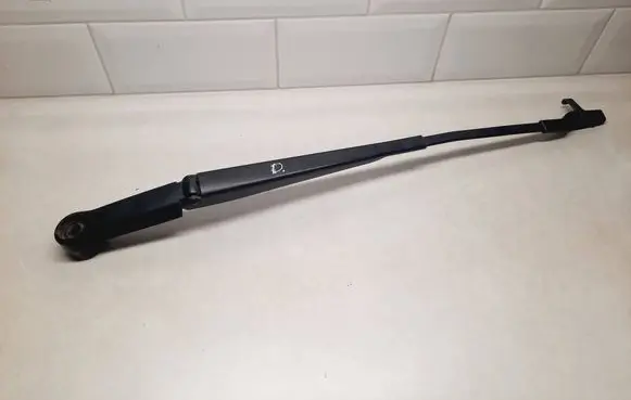 Front wiper blade arm