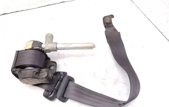 Volvo S60 Middle seatbelt (rear) 39987960