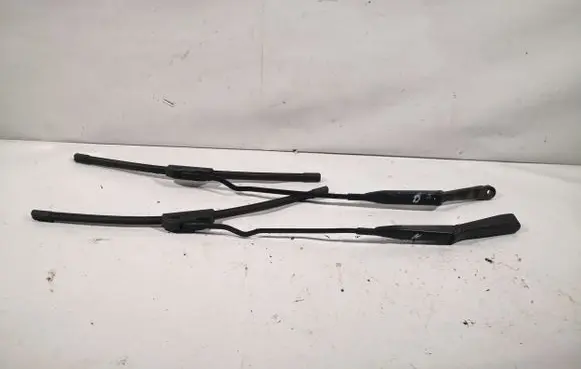 Opel Astra G Front wiper blade arm