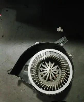 Volkswagen Polo IV 9N3 Heater fan/blower 6Q1820015C