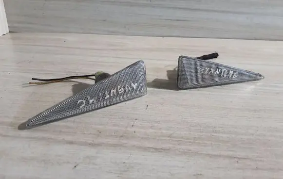 Renault Avantime Front fender indicator light 8200027151 8200027150