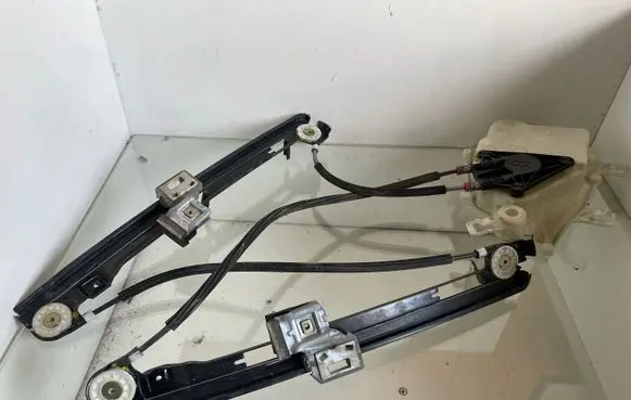 Seat Toledo III (5P) Front door electric window regulator 5P0837402A