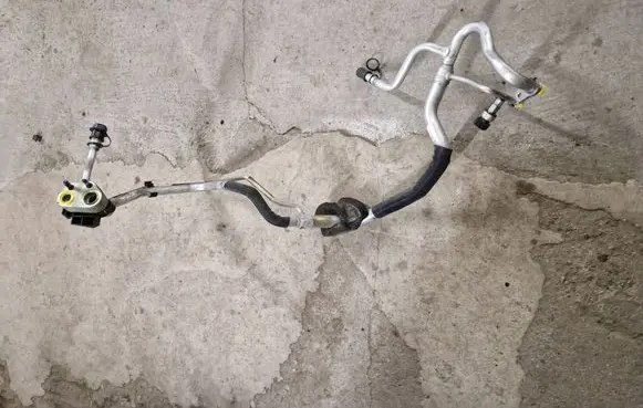 Volvo V70 Air conditioning (A/C) pipe/hose V7460003