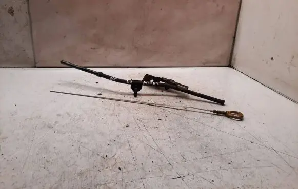 Toyota Avensis T250 Oil level dip stick 