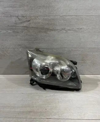 Toyota Avensis T250 Headlight/headlamp HCHR568