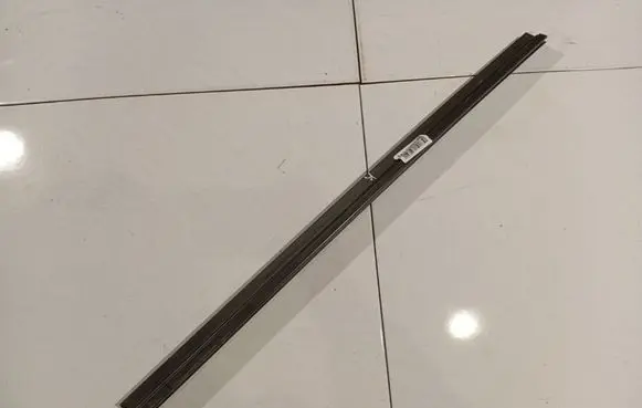 Skoda Octavia Mk2 (1Z) Front door glass trim molding