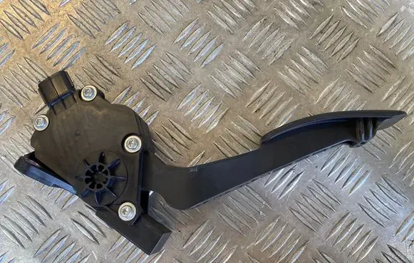 Subaru Legacy Accelerator throttle pedal 36010AG140 07K17C00453 1988007120