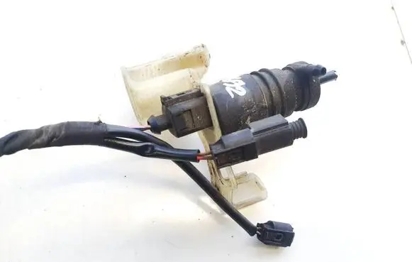 Mercedes-Benz E W212 Windscreen/windshield washer pump a335450228