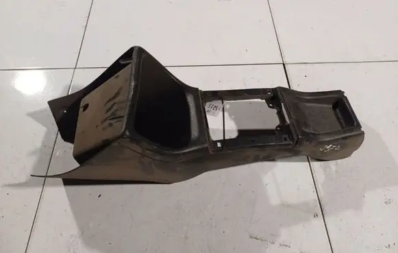 Volkswagen Golf III Center console 